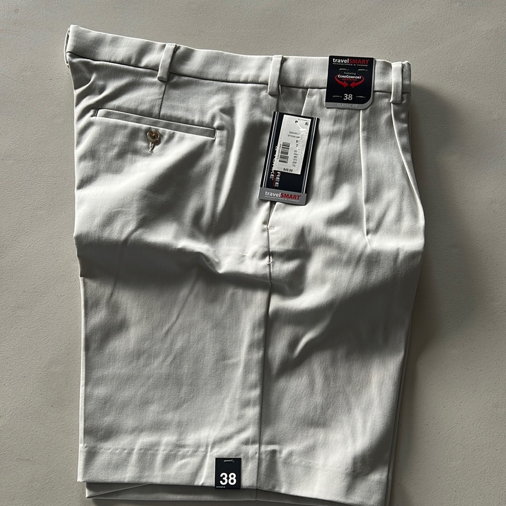 Men’s nwt shorts khaki
